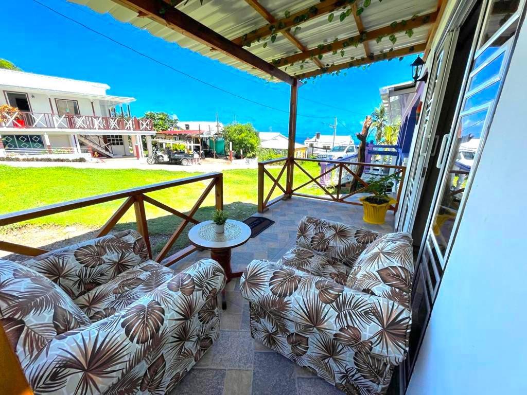 Posada Villa Bryan Rocky Point Exterior photo